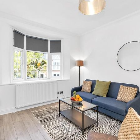 Modern Two Bedroom Apartment With Free Parking! 런던 외부 사진