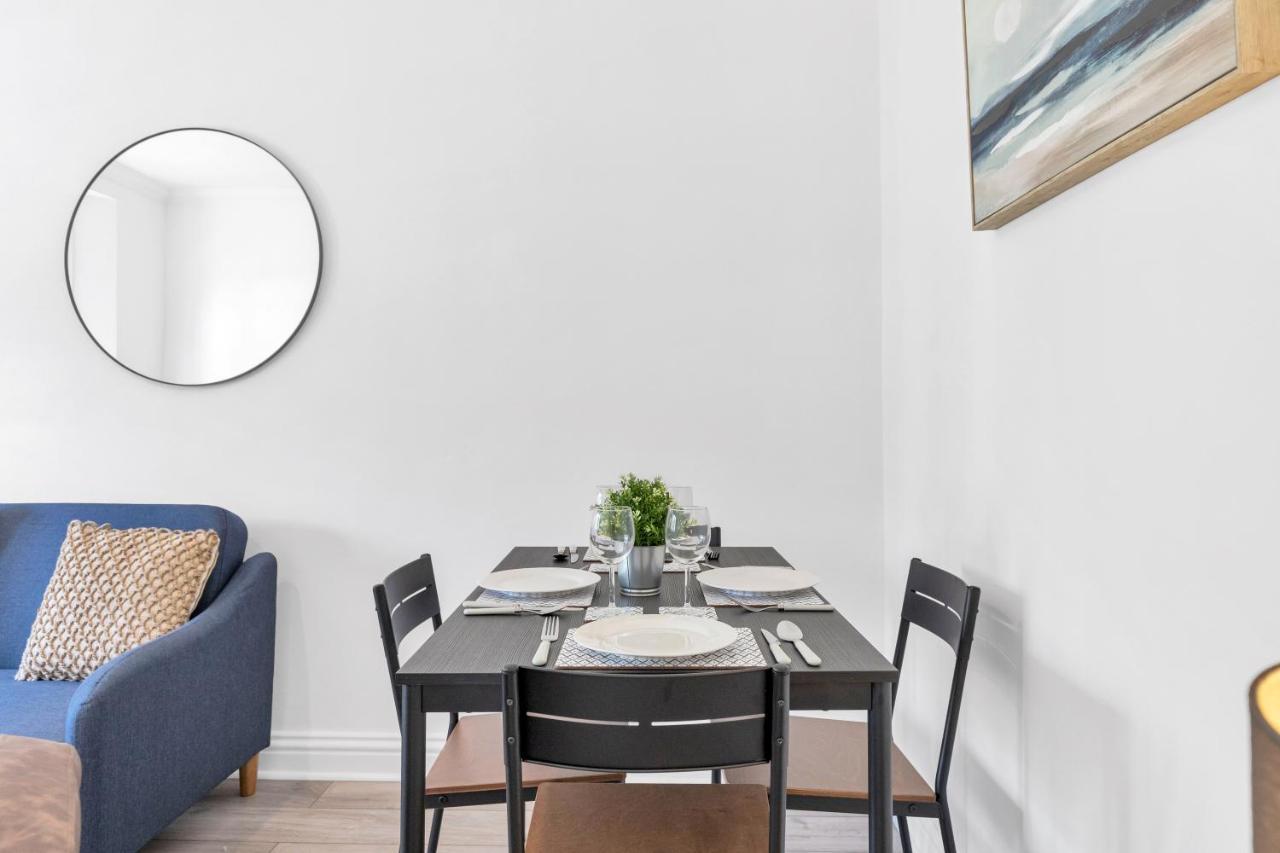 Modern Two Bedroom Apartment With Free Parking! 런던 외부 사진